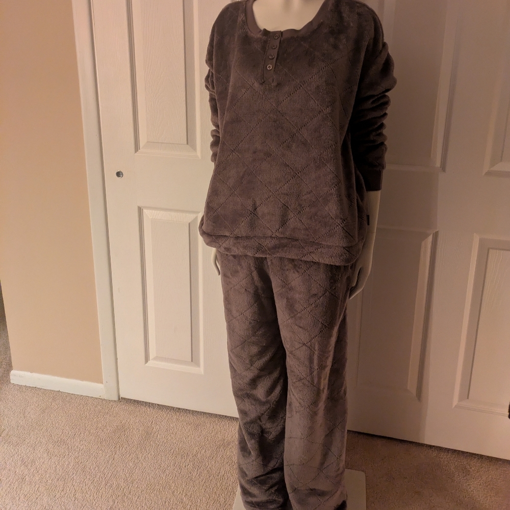 Vince Camuto Charcoal Lounge Top